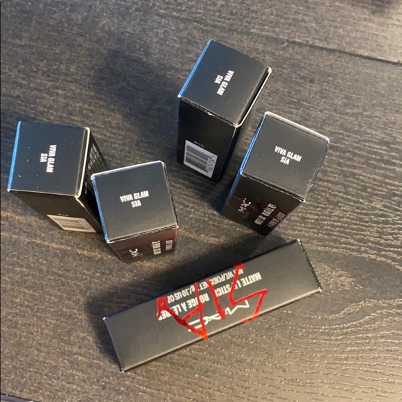 Lipstick - Picture 2 of 3